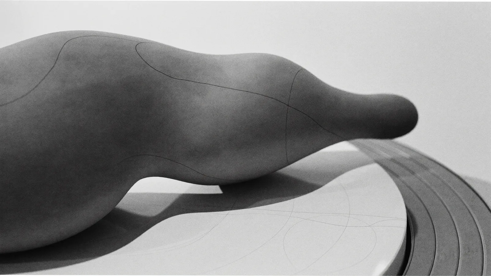 Sculpture 3D abstraite en argile mate avec lignes filaires projetées, noir et blanc
